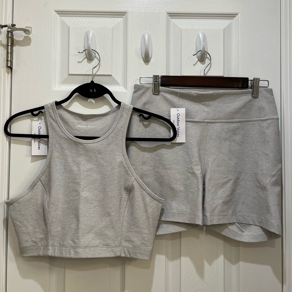 NWT OUTDOOR VOICES Athena Crop & Warmup Short L (Cloud Grey)
